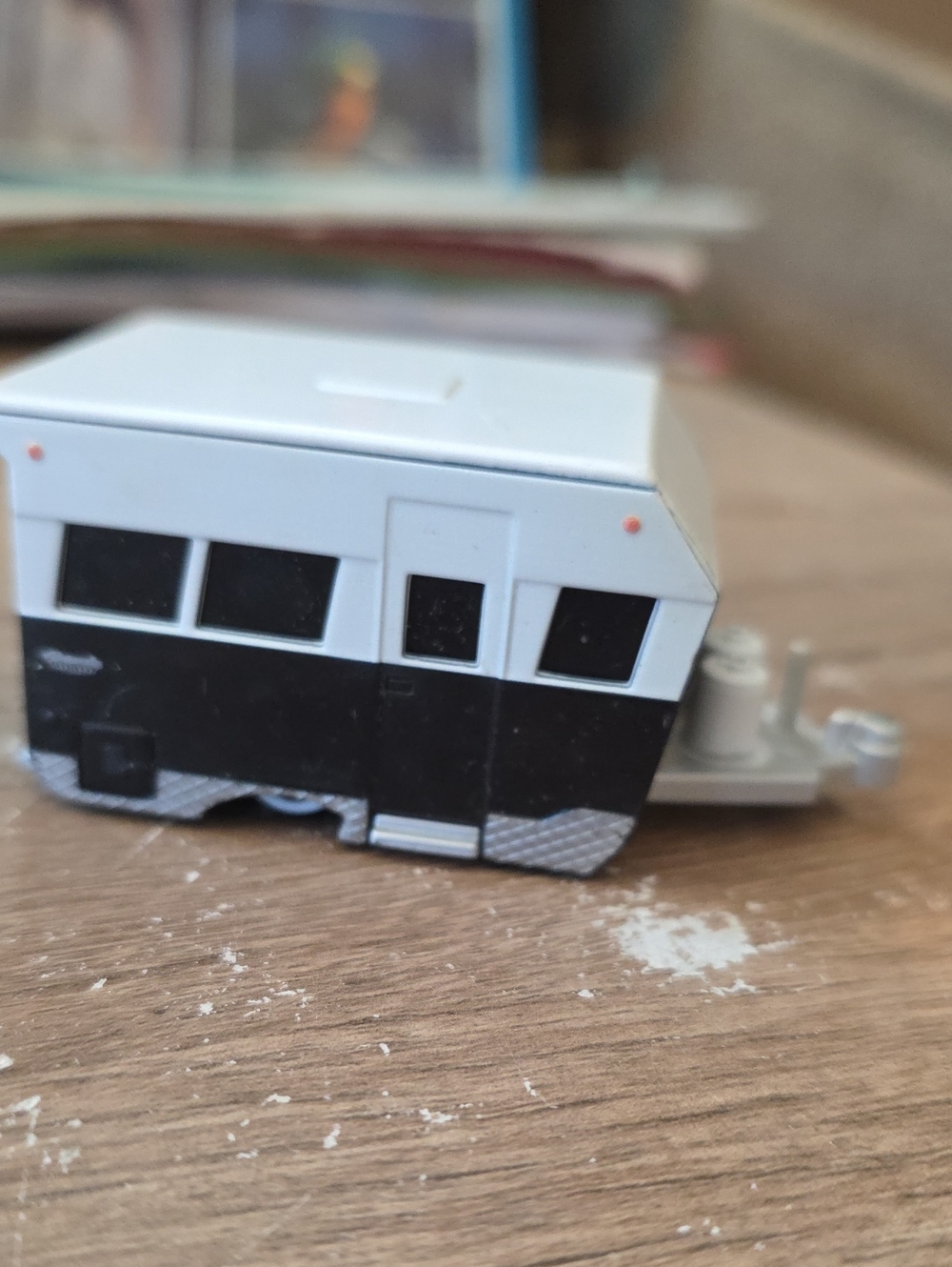 Portable Top Scale Camper Alameda Trailer- White and Black